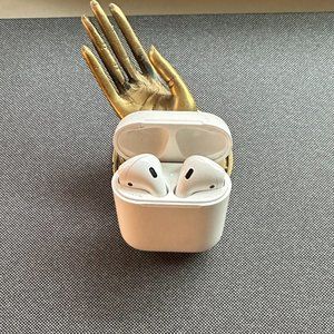 Apple Airpods (1st Gen)